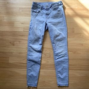 Old Navy size 4 light wash skinny jeans with raw hem